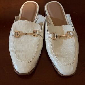 Old Navy Cream Textured Mules